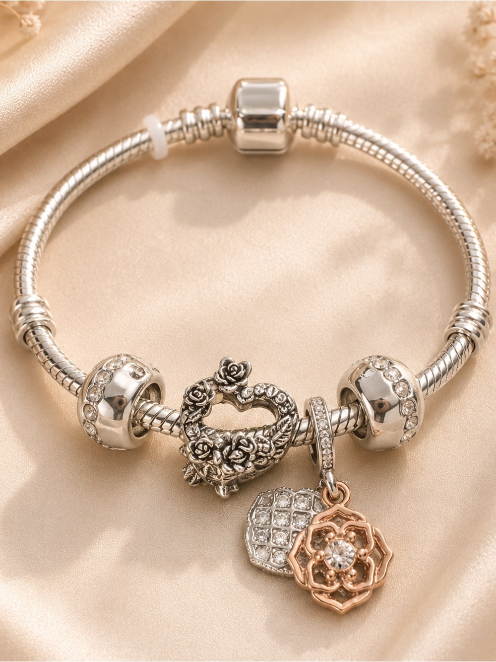 17 Silver Floral Heart Charm Bracelet 🌹🤍